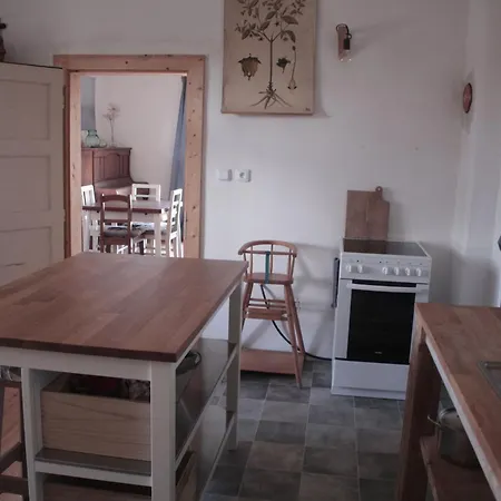 Statek Uprostred Divoke Zahrady Landhaus