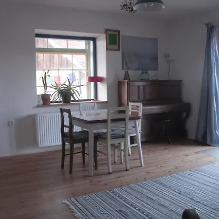 Statek Uprostred Divoke Zahrady