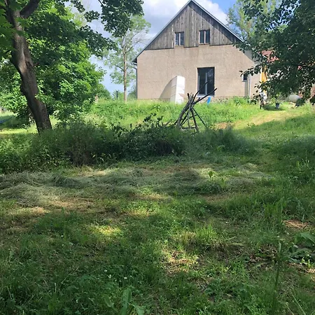 Landhaus Statek Uprostred Divoke Zahrady *