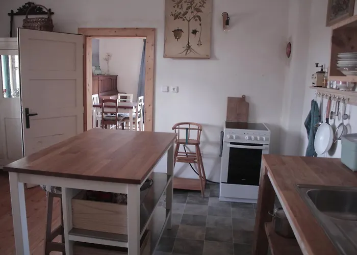 Statek Uprostred Divoke Zahrady Landhuis