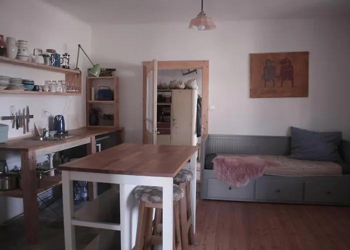 Landhuis Statek Uprostred Divoke Zahrady Jistebnice
