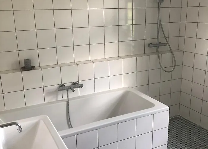 Landhuis Statek Uprostred Divoke Zahrady